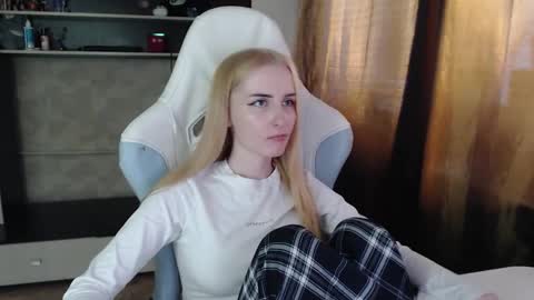 Cutti Crystal online show from March 10, 11:25 am