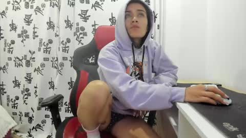 daila_ online show from March 4, 3:33 am