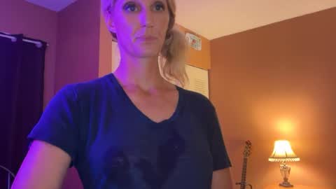 Daisy137 online show from August 1, 3:08 am