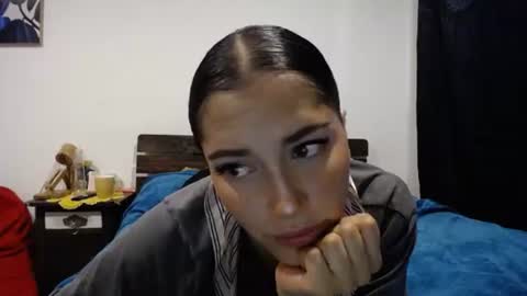 IG  dakotasofiaa online show from January 15, 3:43 am