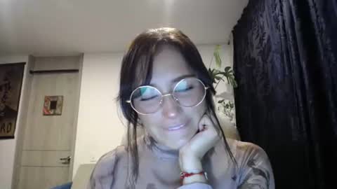 IG  dakotasofiaa online show from February 14, 1:34 am