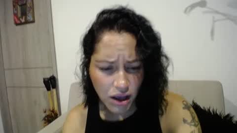 IG  dakotasofiaa online show from December 13, 3:27 am