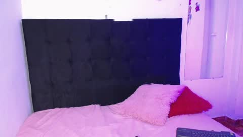 Daakota  online show from April 2, 1:41 pm