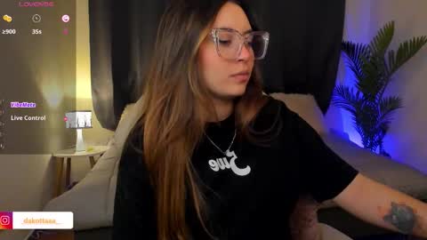 dakottaa__ online show from January 5, 11:41 pm