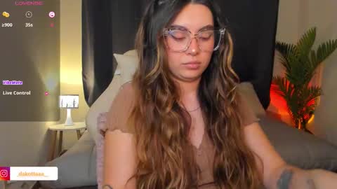 dakottaa__ online show from March 24, 11:43 pm