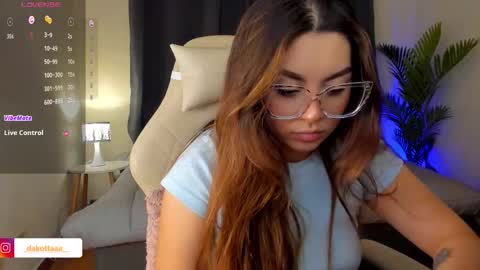 dakottaa__ online show from October 20, 11:41 pm