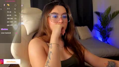 dakottaa__ online show from November 13, 12:42 am