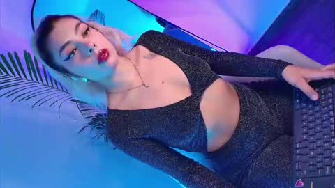 dalilathoms online show from January 10, 9:30 pm