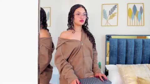 Dali Luu  online show from July 31, 8:32 pm