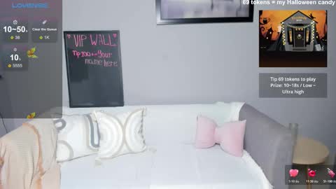 A online show from November 1, 11:47 am