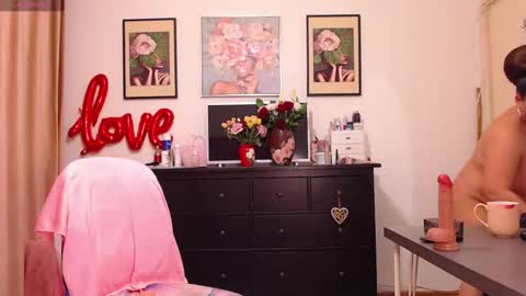 dana online show from April 8, 10:12 pm