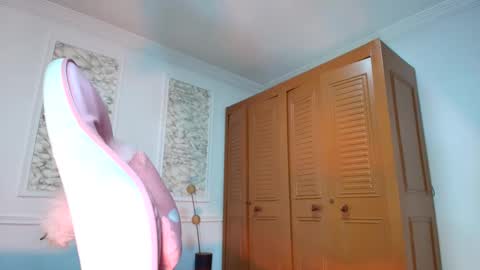 Danella Houston online show from October 4, 6:56 pm