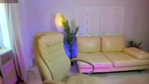 dani_kittys online show from June 10, 9:30 am