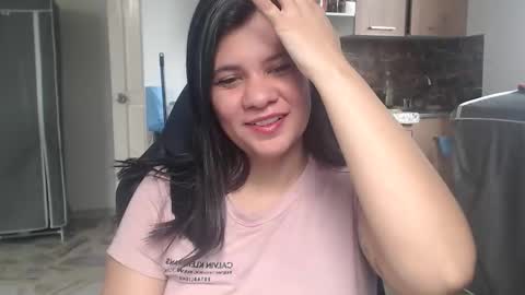 daniellerain online show from February 1, 4:39 pm