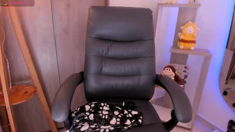 Danielle Rose online show from October 24, 11:45 pm