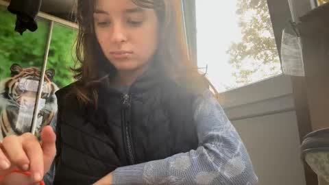 Mia online show from October 26, 8:21 am