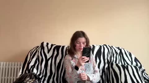 Mia online show from November 26, 7:31 am