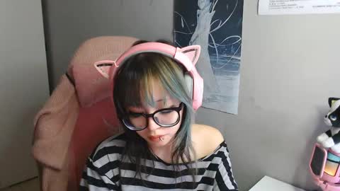 danyelleeyermann online show from May 19, 12:56 pm