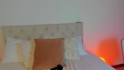 Antonella Mora online show from March 10, 1:15 pm