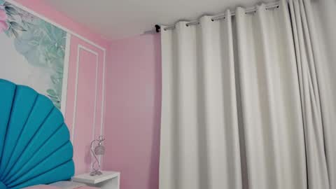 Daphne  online show from February 8, 2:15 am