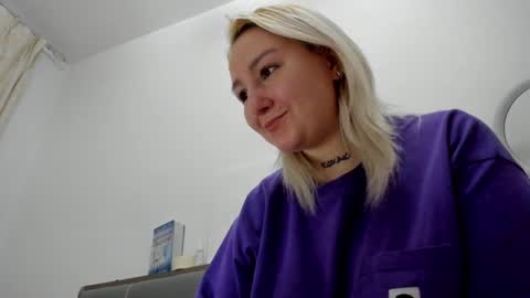 Debbie Mon Tue Fri Sun Sat GMT 3 1000am - 0400pm  online show from February 13, 8:55 pm