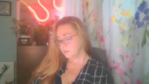 deea1805 online show from October 4, 2:54 pm