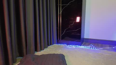 deedeedoll online show from October 12, 1:30 am