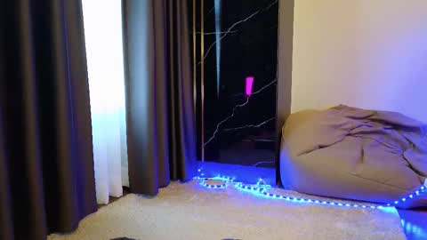 deedeedoll online show from September 24, 10:58 am