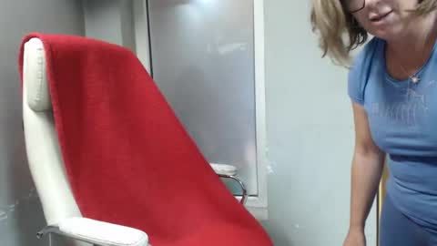 hi guys i m a cute milf i m here for good time and nice people pls be respectfool and enjoy me online show from September 30, 8:53 am