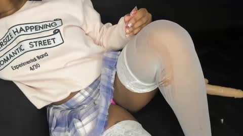 deli_la online show from February 2, 3:43 am