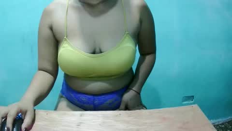 delicious_kitty4u online show from December 21, 1:59 pm