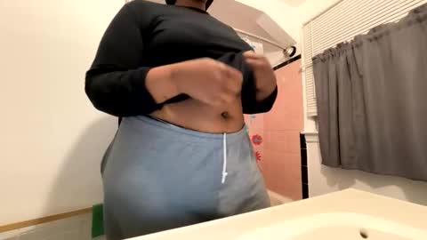 deliciousbri11 online show from May 9, 5:31 am