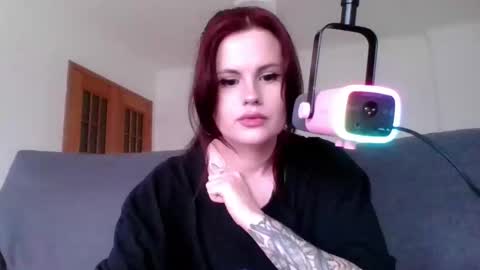 dellacrush_ online show from February 28, 11:03 am