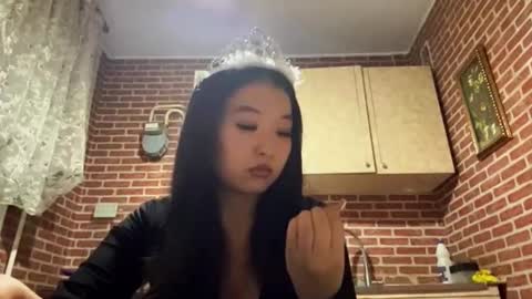 Emma online show from November 18, 2:51 pm