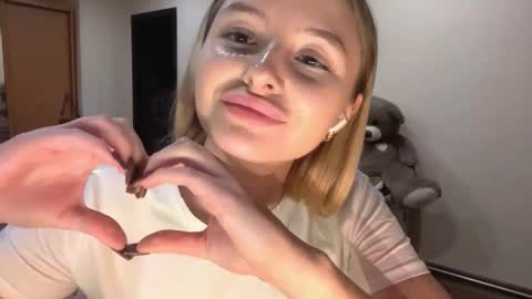 Vi  Victoria online show from October 14, 7:05 pm