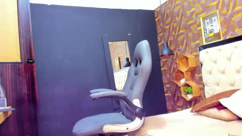 Madisson online show from December 20, 8:01 pm