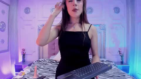 Dhalia online show from December 4, 4:15 am