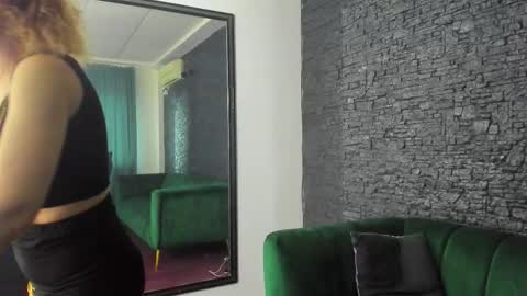 Diamond Milf online show from March 21, 7:02 am