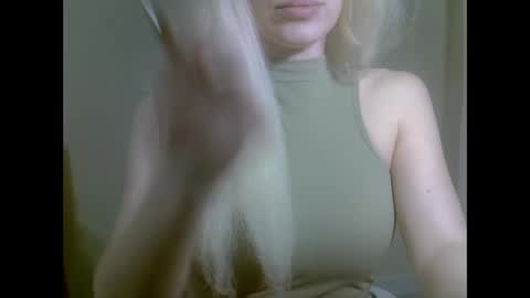 DitaMilton online show from September 20, 8:29 pm