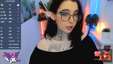 dixipixi_ online show from December 29, 5:42 am