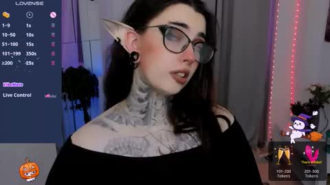 dixipixi_ online show from November 8, 6:40 am