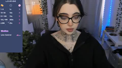 dixipixi_ online show from June 6, 7:03 am