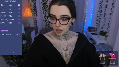 dixipixi_ online show from June 4, 6:18 am