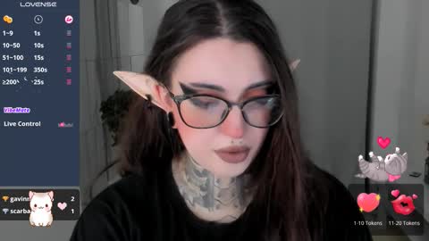 dixipixi_ online show from October 19, 6:37 am