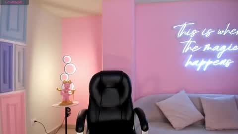 Dolcie  online show from February 28, 11:47 am