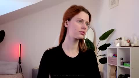 Your doll Lesli online show from September 12, 6:35 am