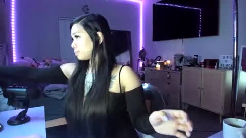 DOLLLFACE online show from March 11, 2:42 am