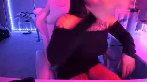 DOLLLFACE online show from September 10, 3:17 am