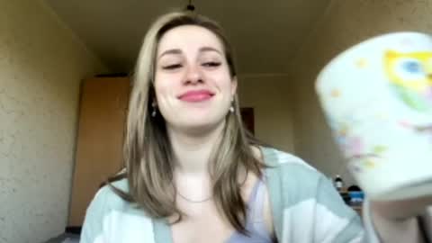 Mia online show from April 25, 7:33 am
