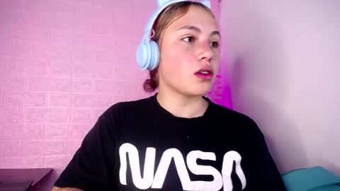   online show from February 5, 11:35 am